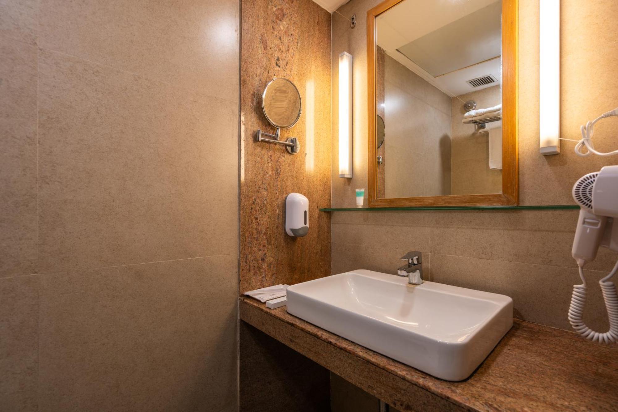 Hotel Gcc North Side Mira-Bhayandar Esterno foto