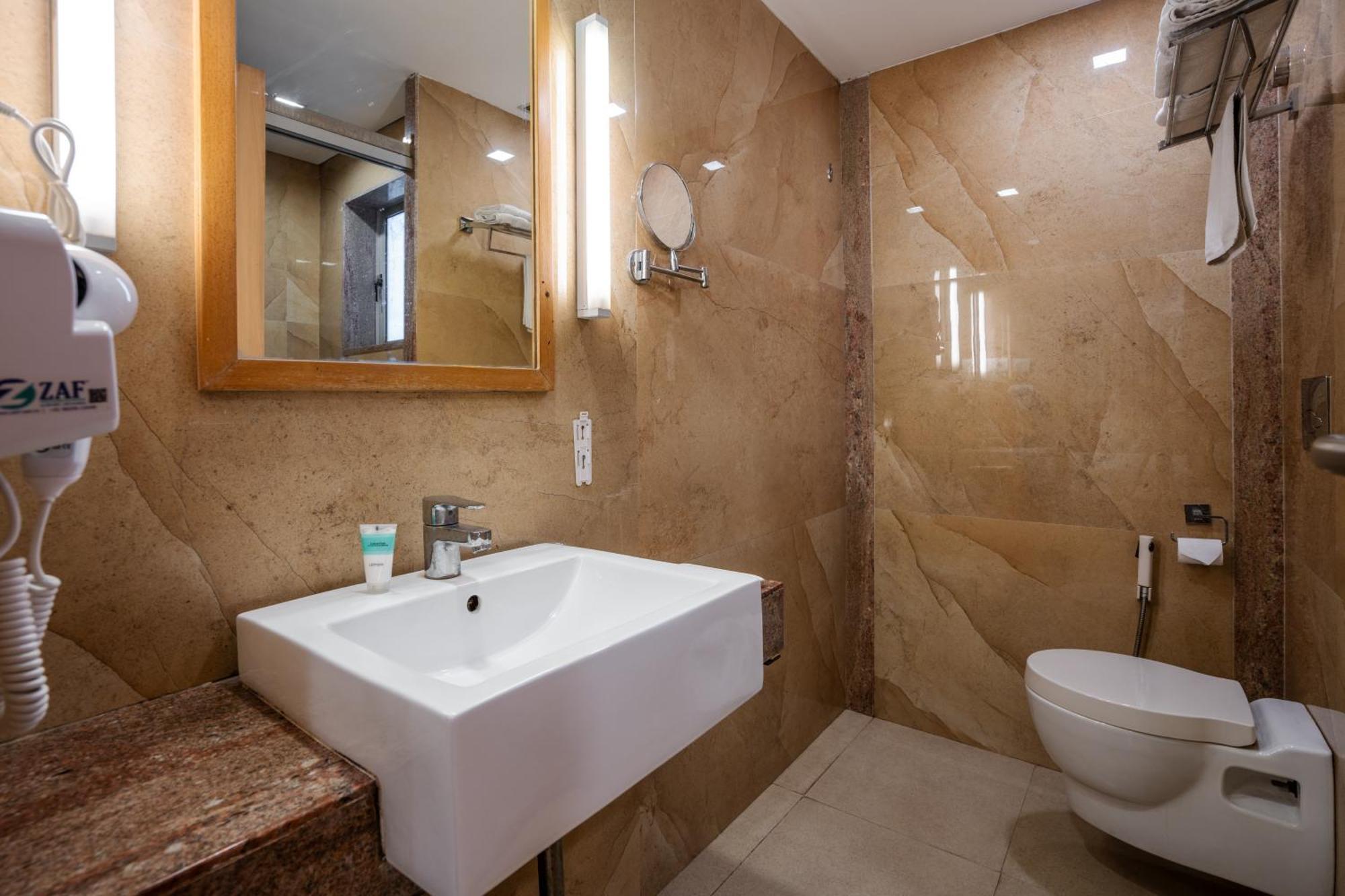 Hotel Gcc North Side Mira-Bhayandar Esterno foto