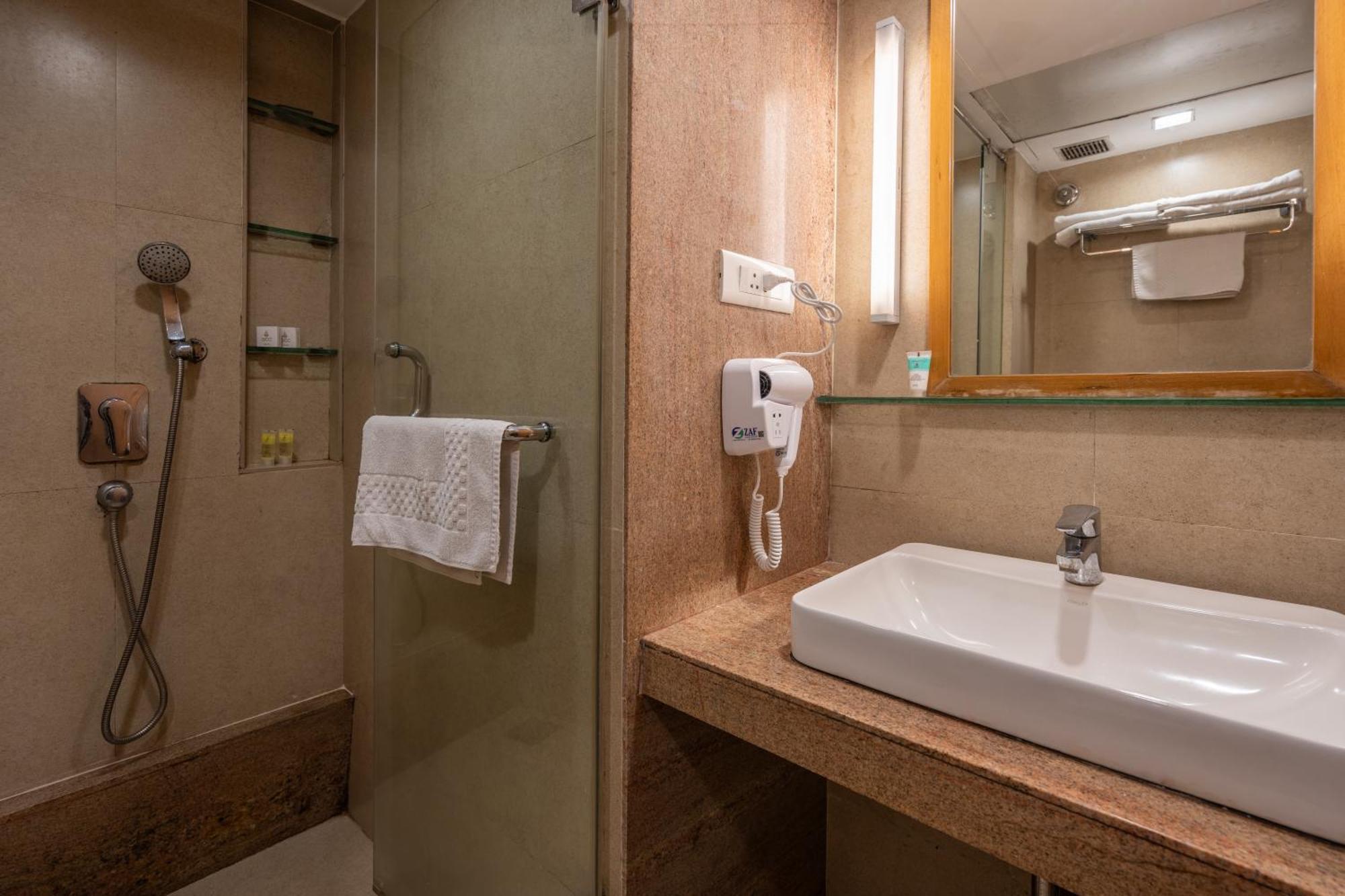 Hotel Gcc North Side Mira-Bhayandar Esterno foto